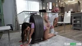 Сводная сестра расплатилась за свои шутки