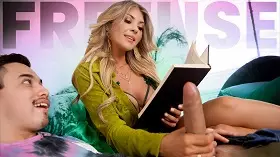 Няня года или личная секс-игрушка? Она и то, и другое!